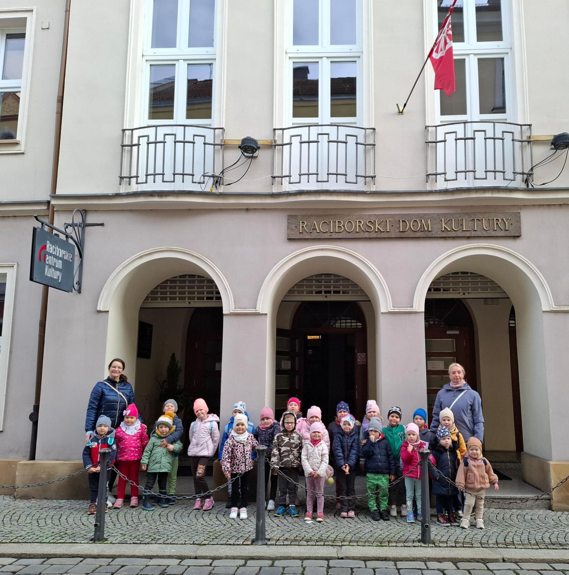 Wyjazd przedszkolaków na spektakl 