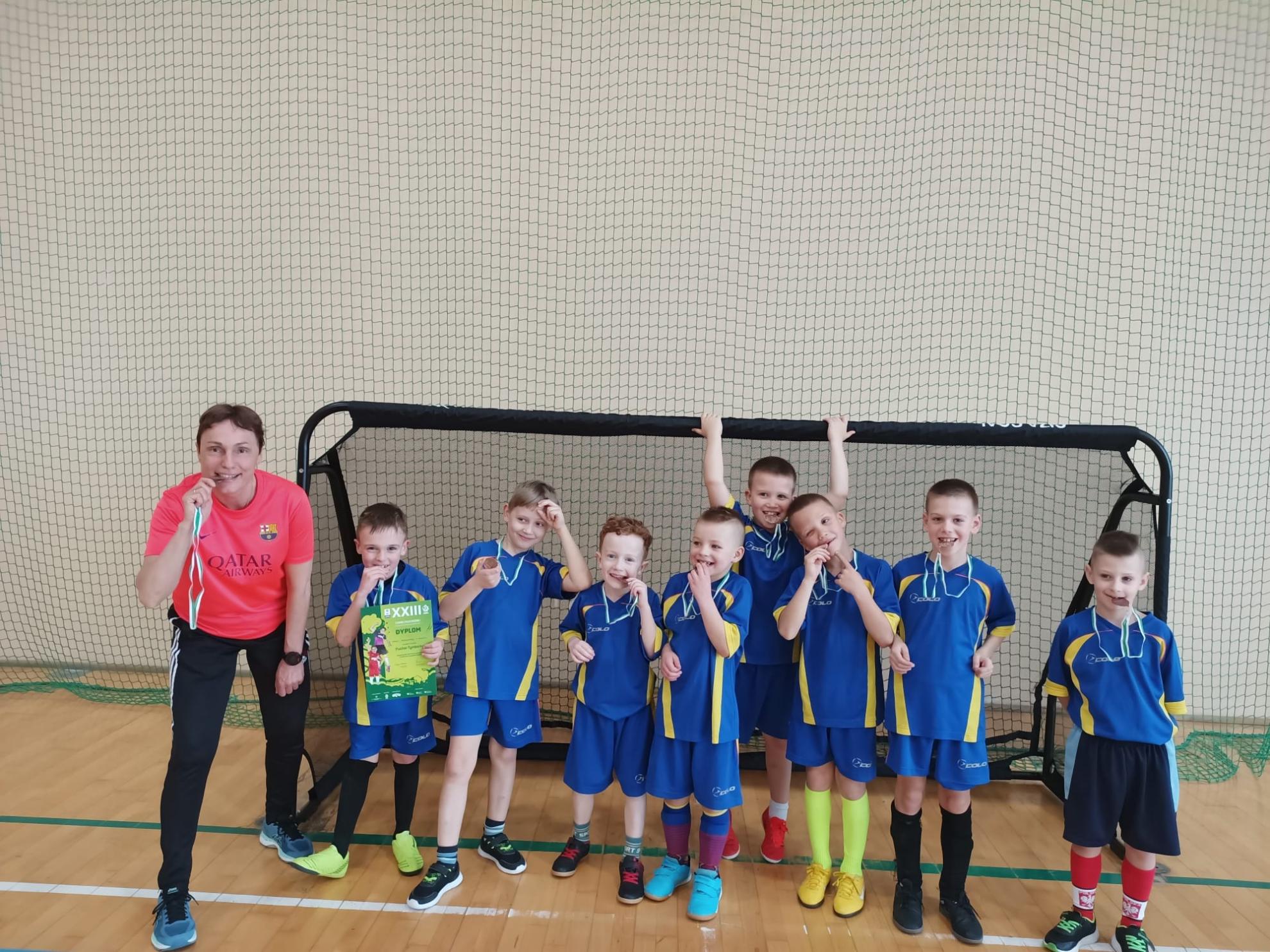 Sukces chłopców w Powiatowym Turnieju Piłki Nożnej o Puchar Tymbarku   