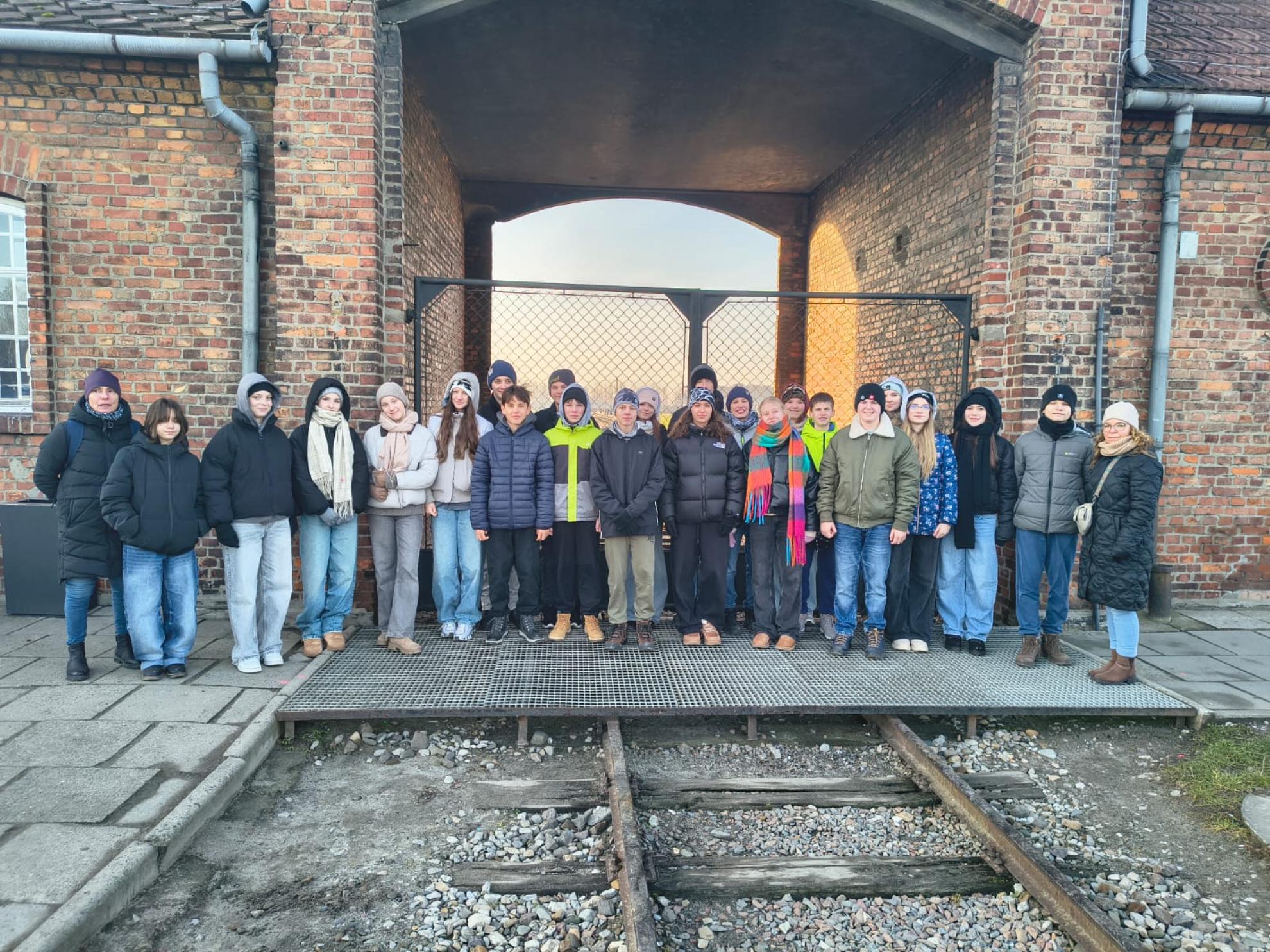 Wycieczka klas VII i VIII do Miejsca Pamięci Auschwitz-Birkenau