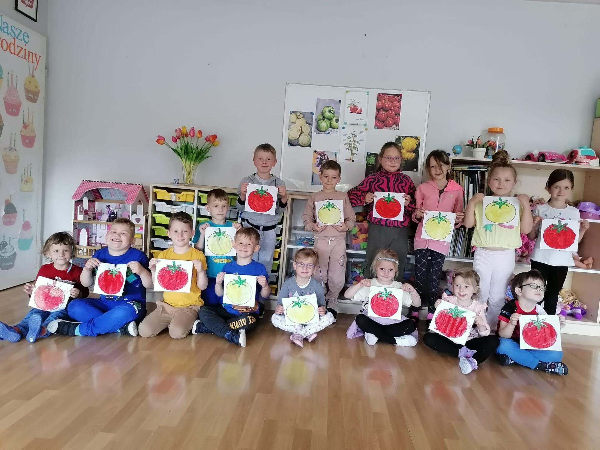 Przedszkolaki z Szonowic w ramach projektu WITAMINKI poznały kolejnego bohatera - Pomidora Pafnucego.