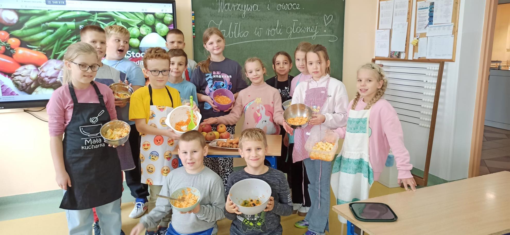Jabłko w roli głównej  czyli święto Jabłka w klasach wczesnoszkolnych ZSP w Rudniku