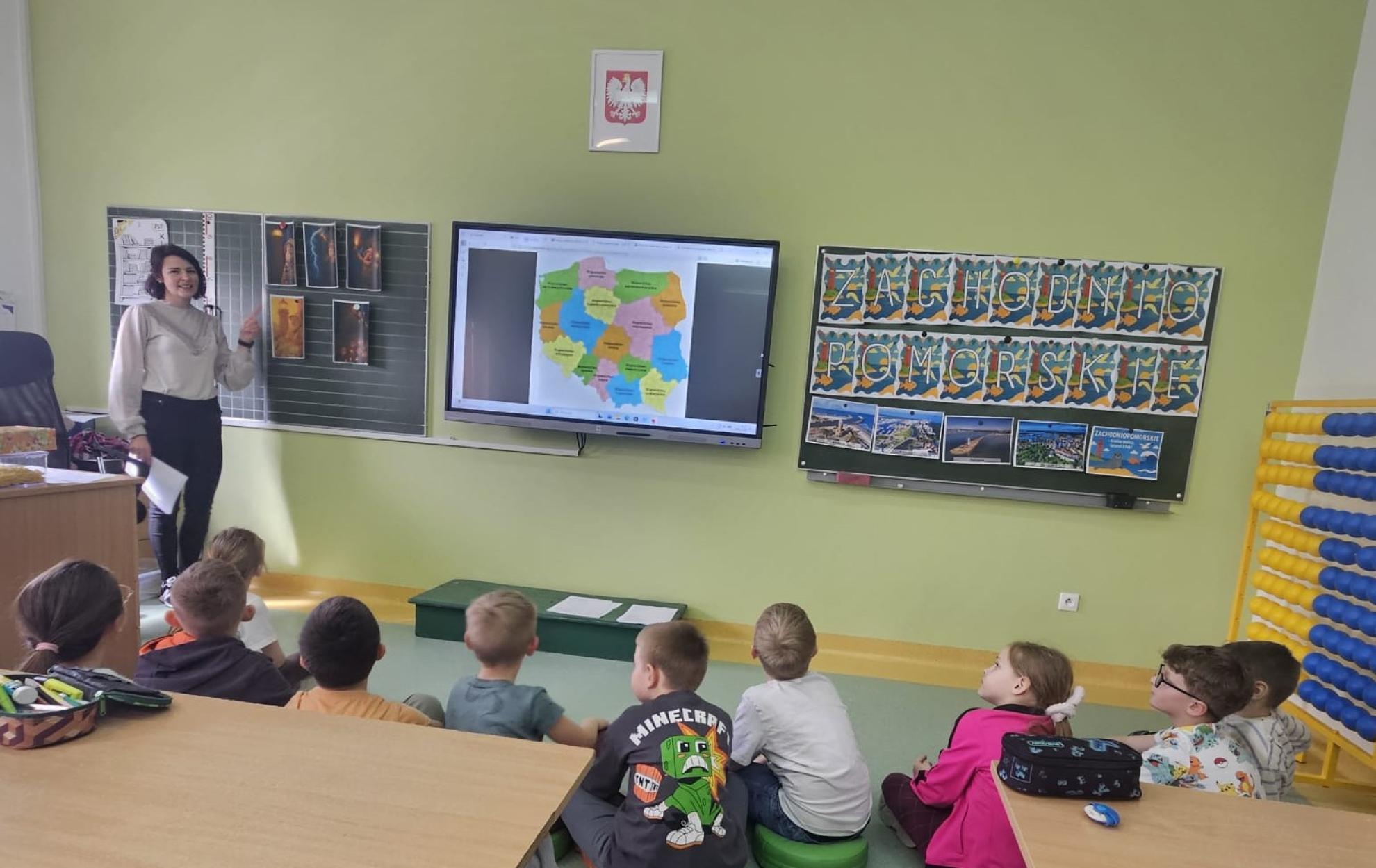 Uczniowie klasy 1 wyruszyli w kolejną podróż po Polsce w ramach innowacji pedagogicznej.