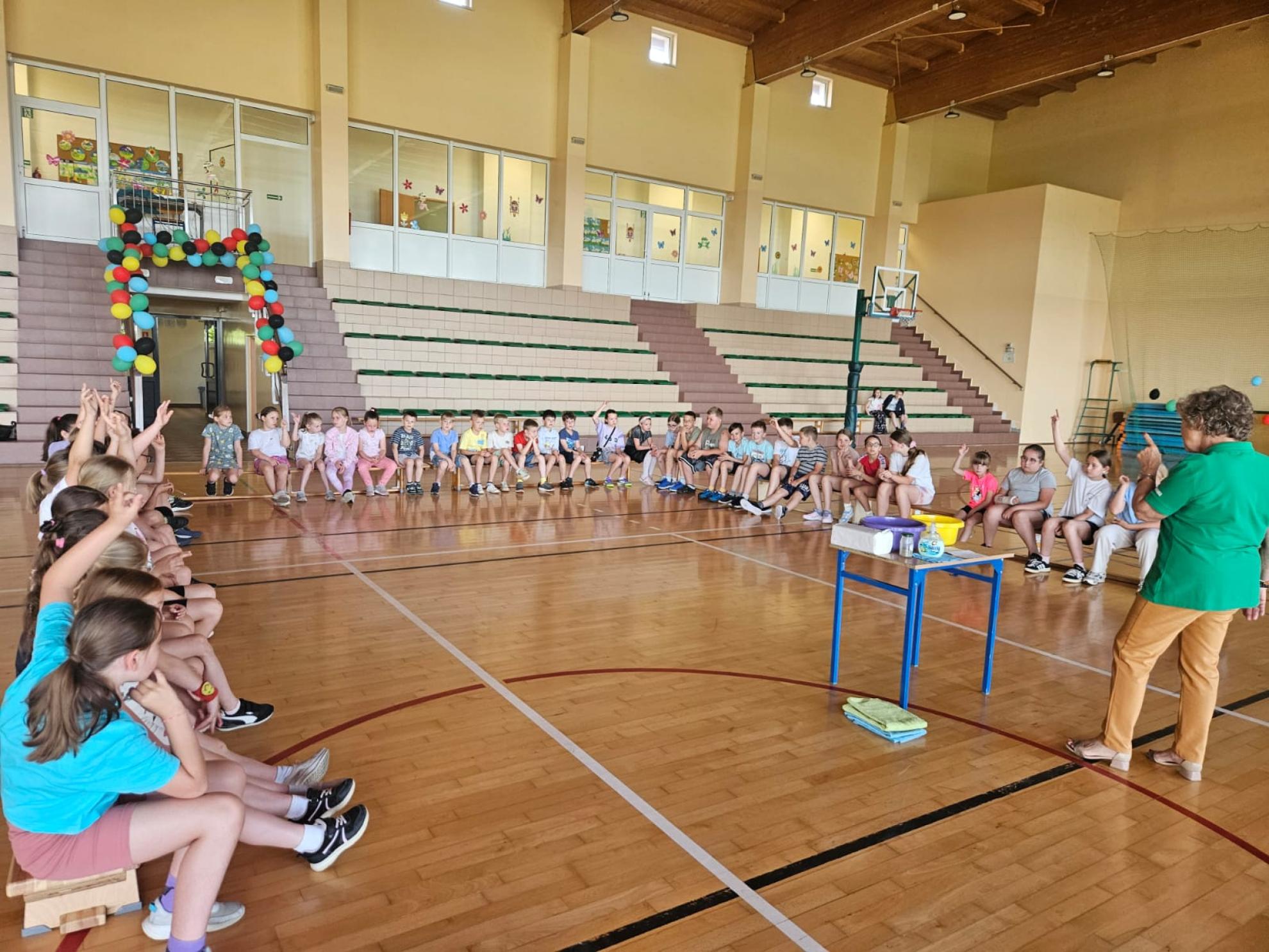 Uczniowie klas 1–3 w akcji „#LekcjaWirusoochrony”