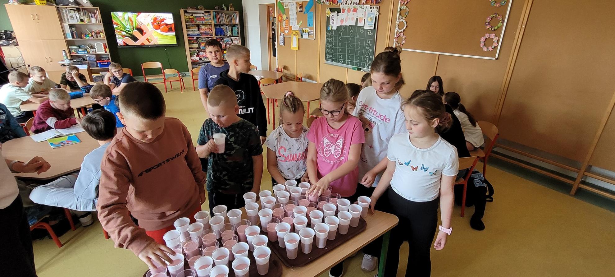 Truskawkowe szaleństwo, czyli czas na zdrowe drugie śniadanie w świetlicy szkolnej!