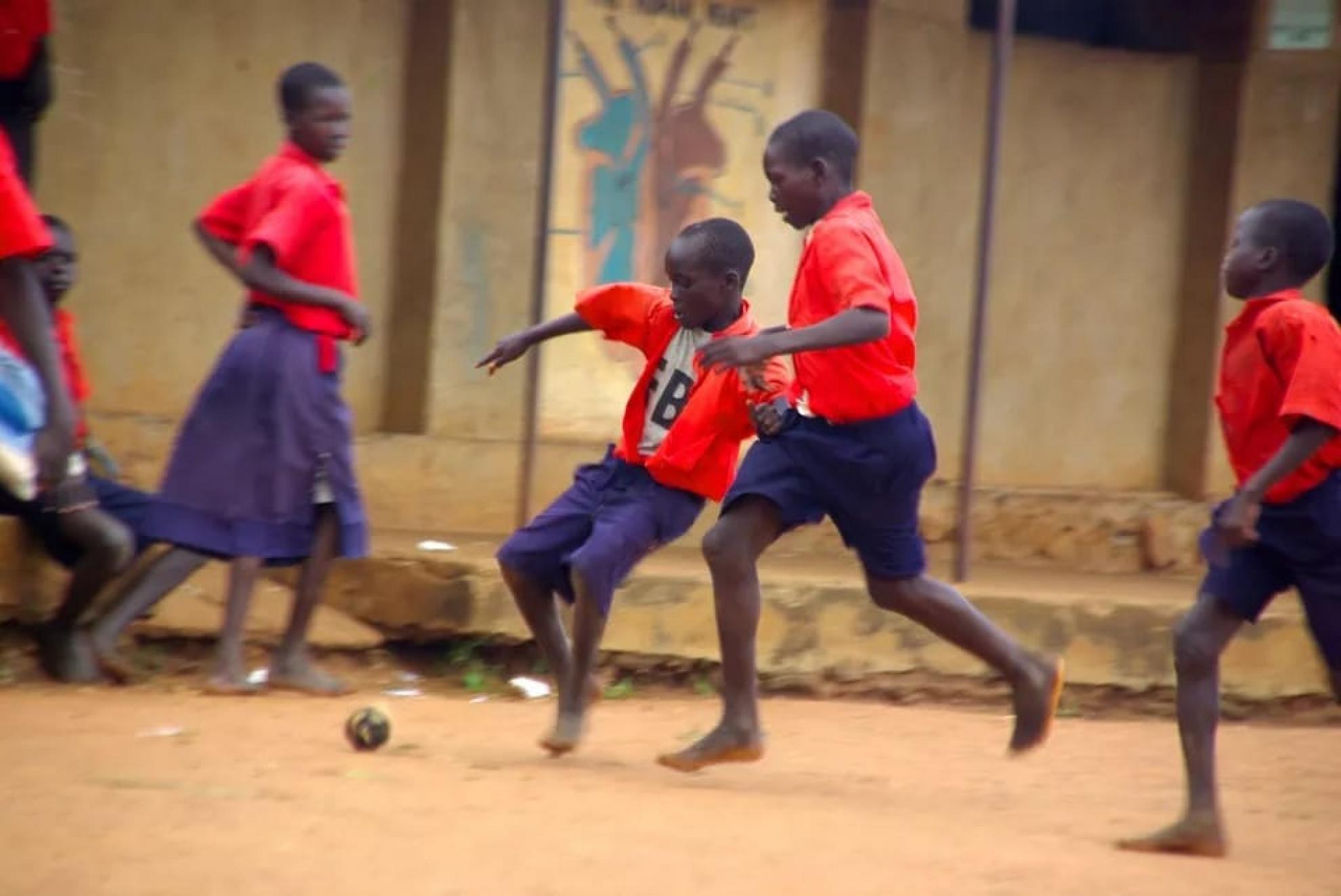 Buty piłkarskie dla dzieci w Kamerunie