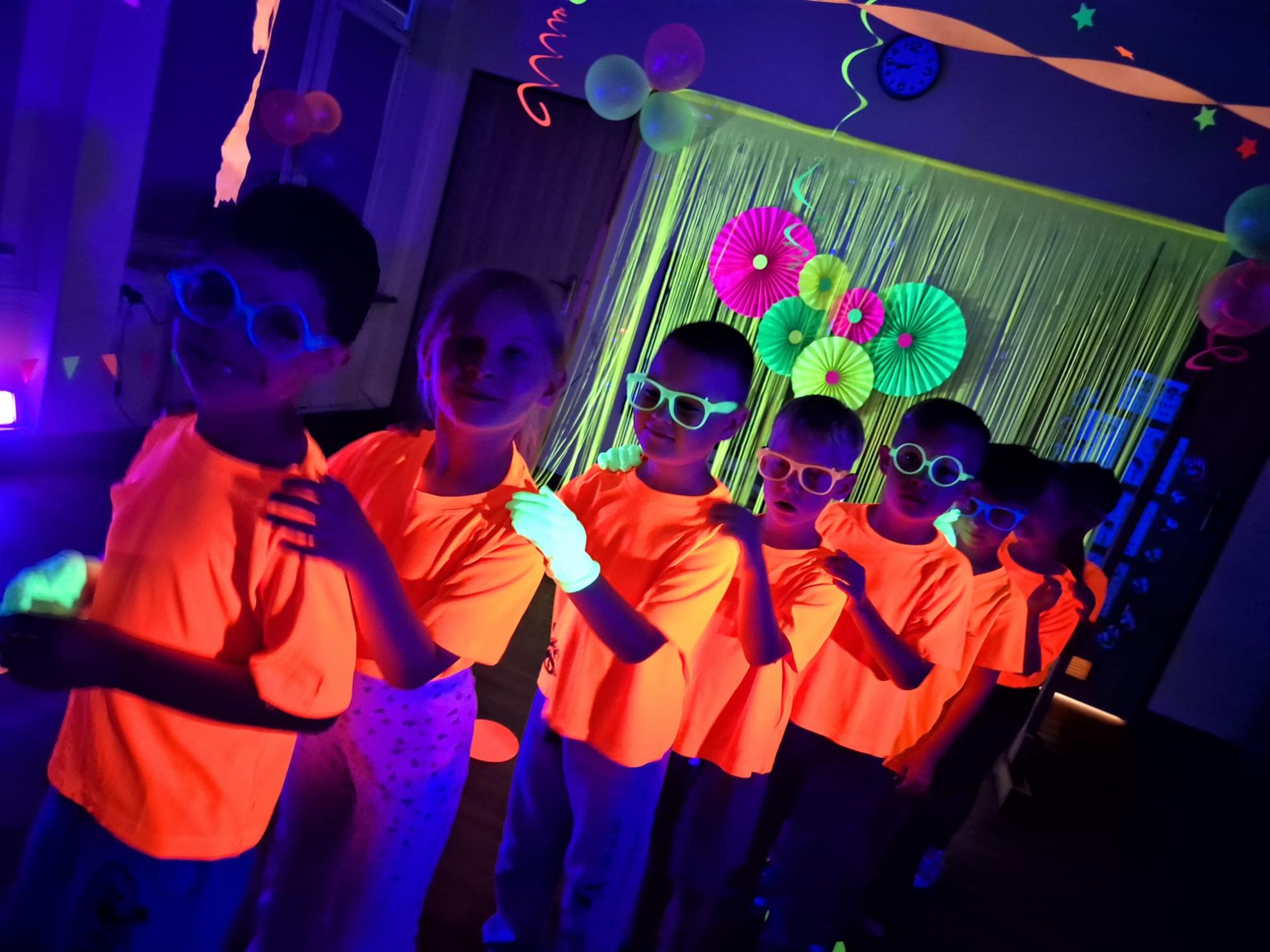 Neon Party – Pożegnalny wieczorek starszaków w Rudniku
