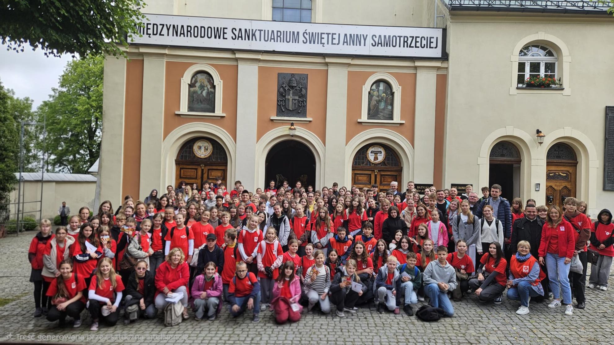 ​Z pieśnią na ustach i sercem pełnym dobra.  Nasi wolontariusze na Górze Świętej Anny!