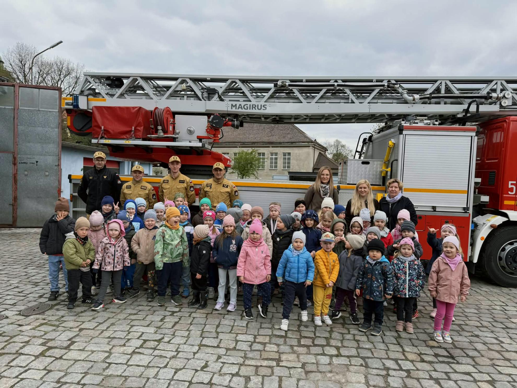 PRZEDSZKOLAKI Z RUDNIKA W PAŃSTWOWEJ STRAŻY POŻARNEJ W RACIBORZU 